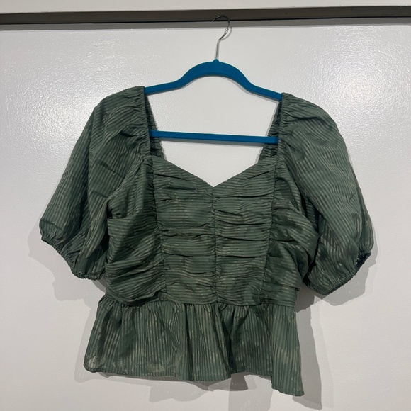 Express Ruched Cropped Top - Picture 11 of 11